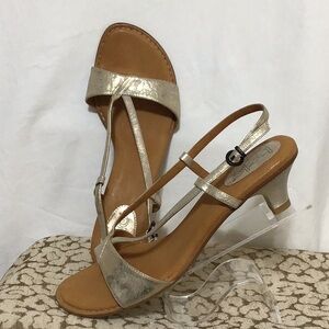 Born Bolo Soft Gold Leather Sandals Sz 10/42 New